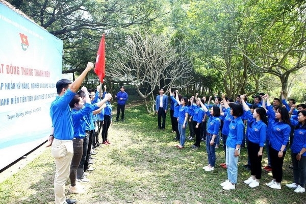 Người trẻ trước thách thức “xâm lăng văn hóa” - Bài 3: Đổi mới nhưng không “đổi màu” (Tiếp theo và hết)